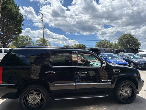 Used 2012 Cadillac Escalade Luxury AWD/4WD image 7