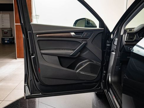 Certified 2025 Audi Q5 2.0T Premium Plus w/ Premium Plus Package image 25