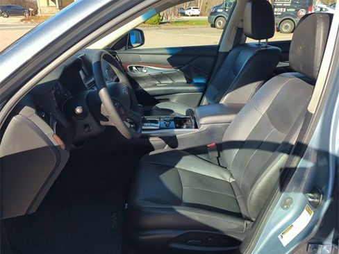 Used 2018 INFINITI Q70 Luxe image 20