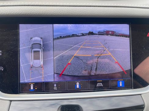 Used 2022 Cadillac XT5 Premium Luxury w/ Technology Package AWD/4WD image 17