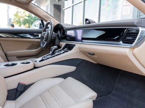 Used 2018 Porsche Panamera 4S image 41