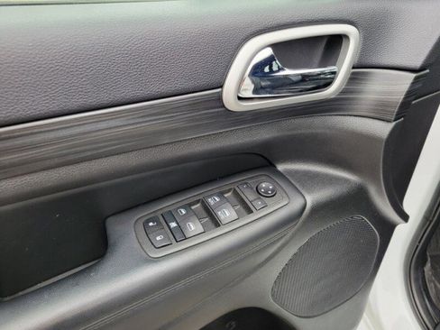 Used 2022 Jeep Grand Cherokee Laredo X RWD image 24