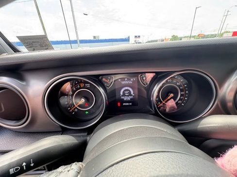 Used 2022 Jeep Wrangler Unlimited Sport AWD/4WD image 23
