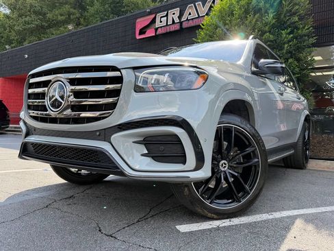 Used 2024 Mercedes-Benz GLS 580 4MATIC image 2