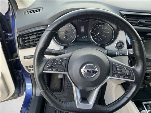 Used 2022 Nissan Rogue Sport SV FWD image 12
