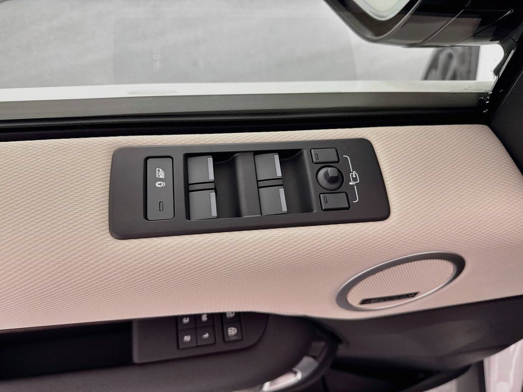 New 2026 Land Rover Discovery Dynamic SE AWD/4WD image 18