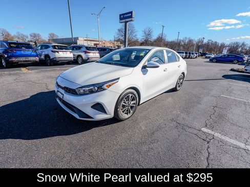 Used 2023 Kia Forte LXS image 3