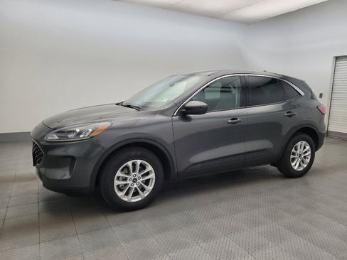 Used 2020 Ford Escape SE image 2