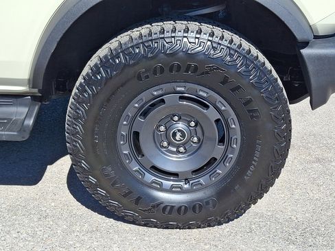 Used 2025 Ford Bronco Outer Banks w/ Sasquatch Package image 8