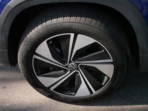 Used 2024 Volkswagen Taos SE w/ Panoramic Sunroof Package image 15