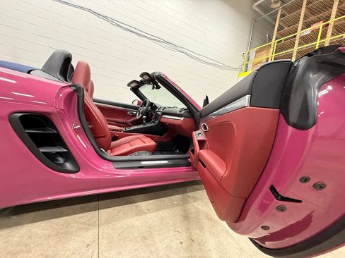 Used 2025 Porsche 718 Boxster RWD image 48