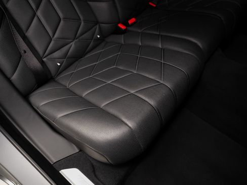 Used 2023 BMW 760i xDrive w/ Executive Package image 67