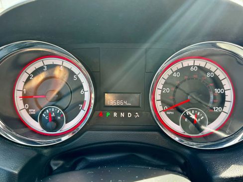 Used 2018 Dodge Grand Caravan SXT image 11