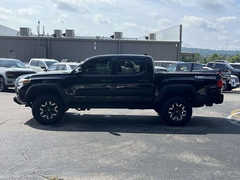 Used 2018 Toyota Tacoma TRD Off-Road AWD/4WD image 7