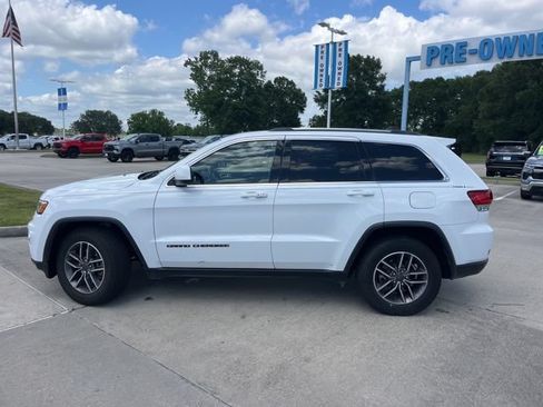 Used 2020 Jeep Grand Cherokee Laredo w/ Laredo X Package RWD image 3