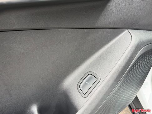 Used 2025 Chevrolet Traverse LT w/ Driver Confidence Package FWD image 25