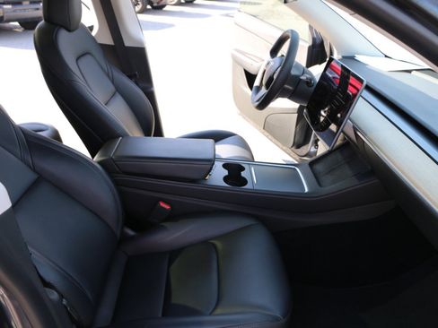 Used 2022 Tesla Model Y Long Range image 20