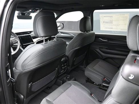 New 2025 Jeep Grand Cherokee L Laredo image 16