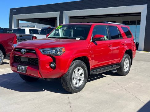Used 2022 Toyota 4Runner SR5 Premium image 2