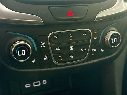 Used 2020 Chevrolet Equinox LT w/ Driver Convenience Package FWD image 16