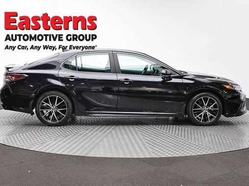 Used 2024 Toyota Camry SE w/ Cold Weather Package FWD image 4