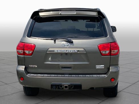 Used 2008 Toyota Sequoia SR5 w/ Moonroof & Roof Rack Pkg AWD/4WD image 4