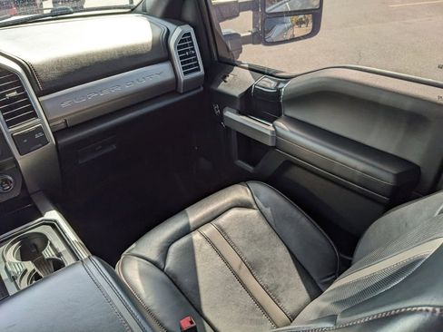 Used 2021 Ford F250 Platinum w/ FX4 Off-Road Package image 17