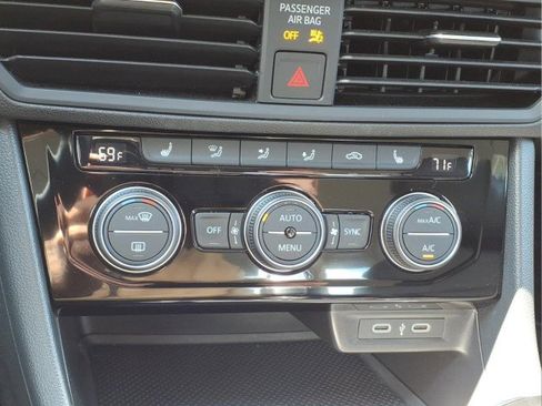 Used 2023 Volkswagen Jetta SE FWD image 17