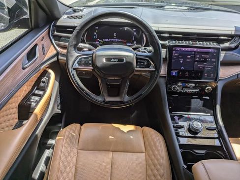 Used 2023 Jeep Grand Cherokee Summit w/ Advanced Protech Group IV AWD/4WD image 19