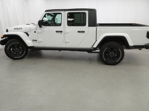 Certified 2024 Jeep Gladiator Sport image 15