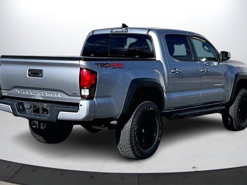 Used 2019 Toyota Tacoma TRD Off-Road w/ Technology Package image 8