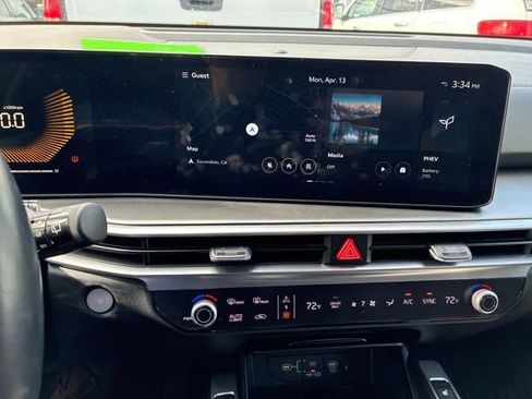 Certified 2025 Kia Sorento EX w/ EX Panoramic Sunroof Package image 10