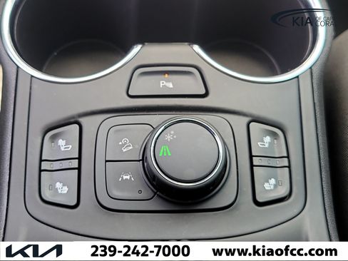Used 2023 GMC Terrain SLT w/ Infotainment Package II FWD image 29