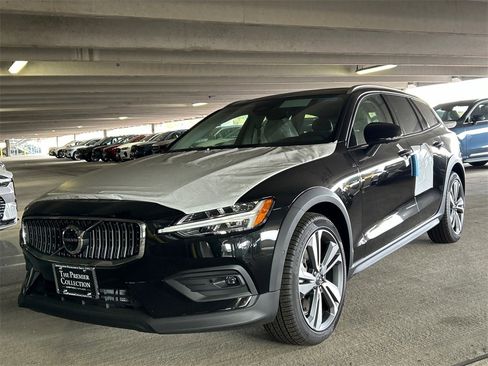 New 2026 Volvo V60 B5 Cross Country Plus w/ Protection Package Premier image 5