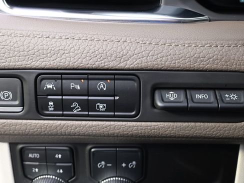 Used 2023 GMC Yukon Denali AWD/4WD image 25