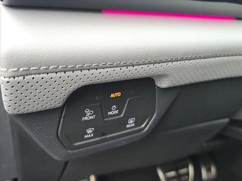 Used 2024 Volkswagen Atlas Peak Edition SE image 9