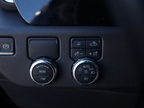 Used 2024 GMC Sierra 1500 SLT image 23