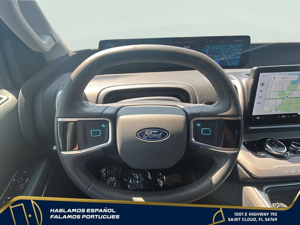 Used 2025 Ford Expedition Active AWD/4WD image 4