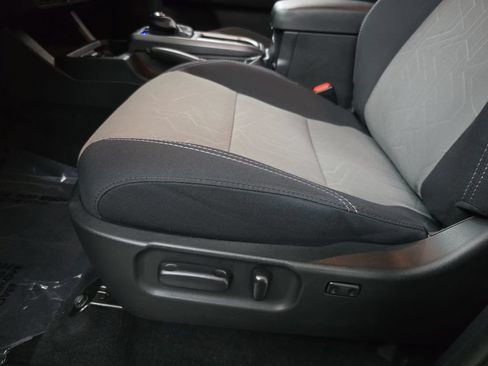 Used 2020 Toyota Tacoma 2WD Double Cab image 30