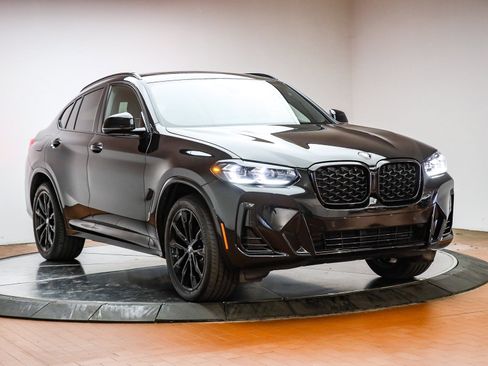 Used 2025 BMW X4 xDrive30i w/ Premium Package image 3