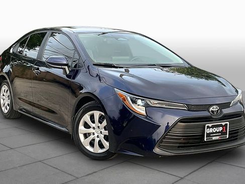 Used 2025 Toyota Corolla LE FWD image 3
