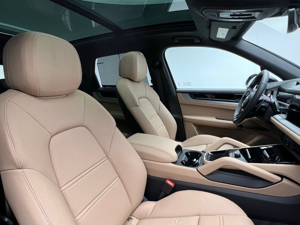 Used 2026 Porsche Cayenne E-Hybrid AWD/4WD image 18
