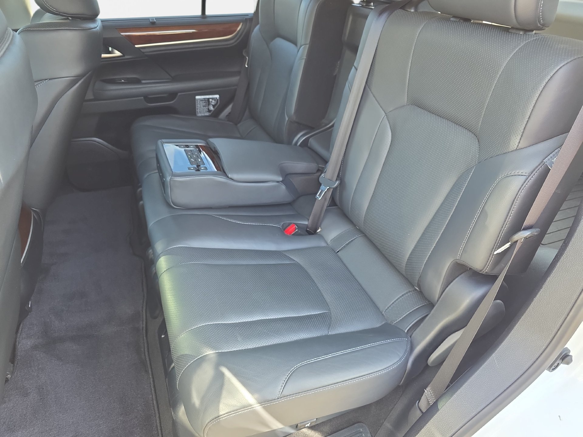 Used 2019 Lexus LX 570 4WD w/ Luxury Package image 14