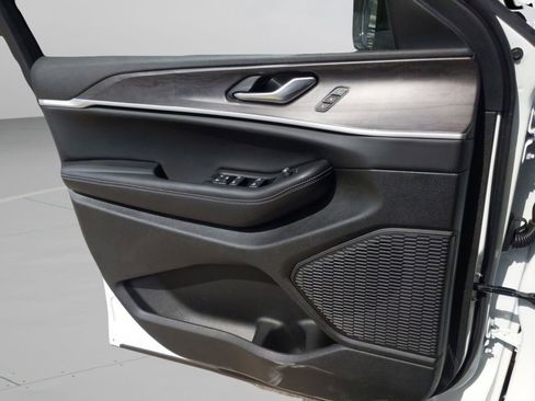 New 2025 Jeep Grand Cherokee L Limited w/ Black Appearance Package RWD image 12