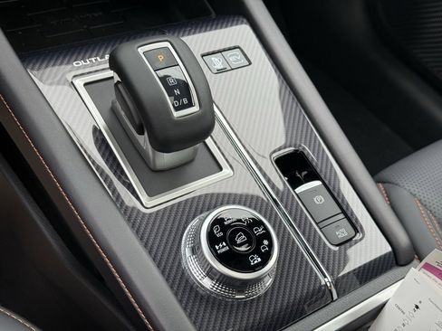 Used 2025 Mitsubishi Outlander SEL image 20