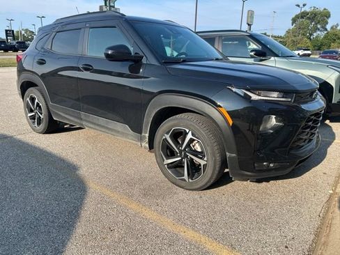Used 2023 Chevrolet TrailBlazer RS w/ Convenience Package FWD image 2