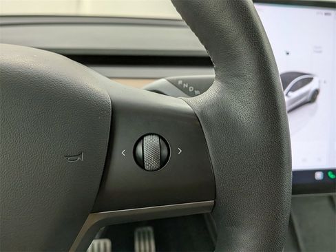 Used 2022 Tesla Model Y Performance image 19