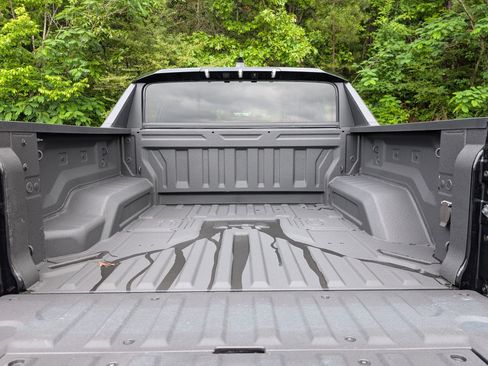 Used 2025 GMC Hummer EV 2X AWD/4WD image 18
