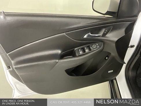 Used 2018 Chevrolet Volt LT w/ Comfort Package FWD image 16