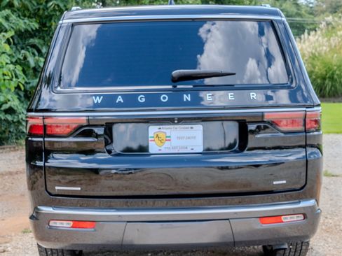 Used 2022 Jeep Wagoneer Series III w/ Premium Group I AWD/4WD image 4